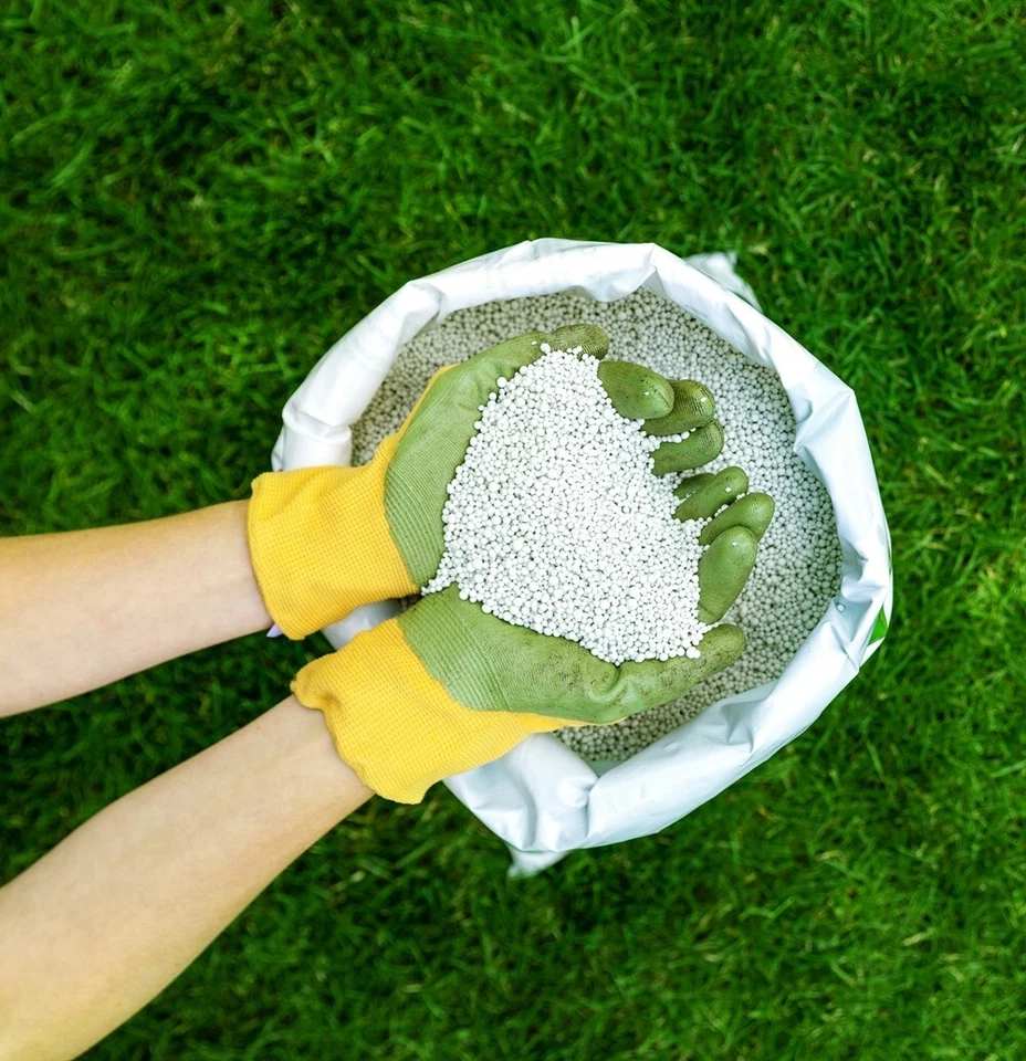 20kg bulk sack of Proctors Spring & Summer lawn grass feed fertiliser