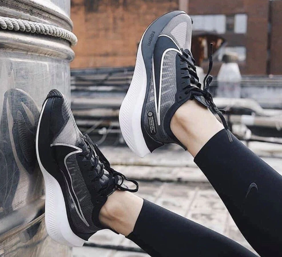 WOMENS NIKE ZOOM GRAVITY TRAINERS UK SIZE 6 BLACK MET SILVER