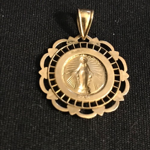 14k Yellow Gold Mother Mary Pendant 2.2 grams - Picture 3 of 6