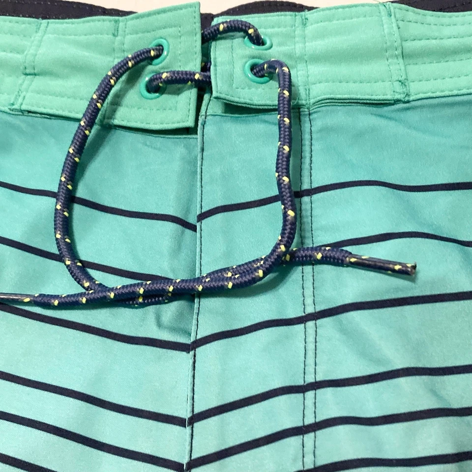 Bañador Old Navy California Hombre 32 Aqua Negro Desvanecido Rayas Sin Forro Cordón Foto 2 de 4