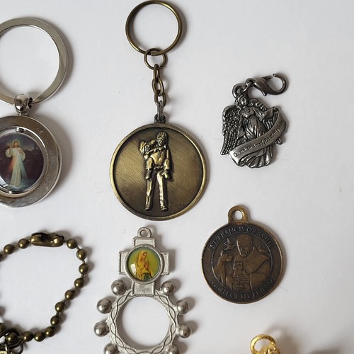 Lot Religieux Mixte de 14 Porte-clés Pendentifs Épingles à Revers Ange Broche Foi Prière - Photo 6/10