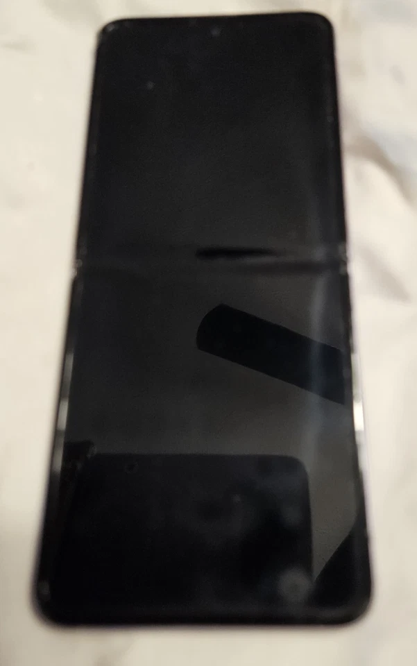 Samsung Galaxy Unlocked Z FOLD 3 128gb  5G - Image 4 of 4