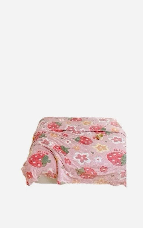 NEW Cute Girls, Teens 🍓PINK STRAWBERRY THROW BLANKET SUPERSOFT 120x200cm New - Image 2 of 3