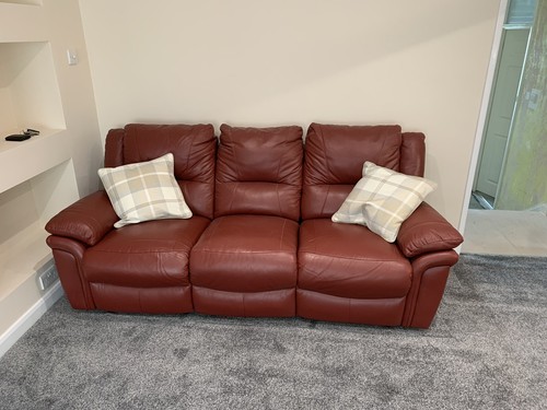 Leather 3 seater manual Recliner sofa and Electric Recliner chair. - Picture 2 of 4