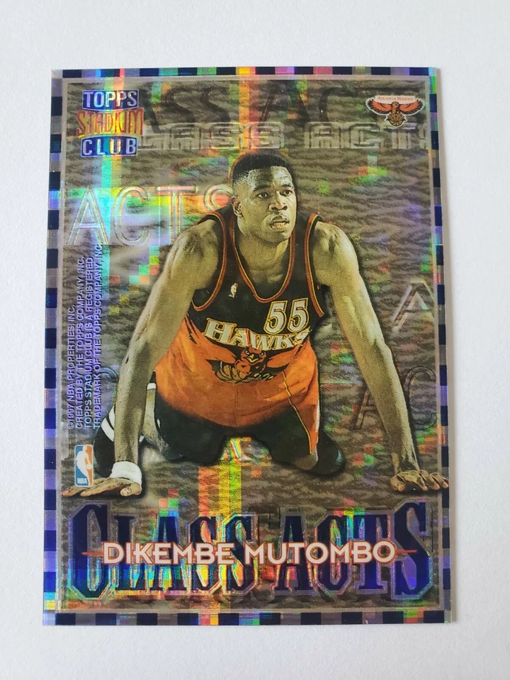 ALLEN IVERSON MUTOMBO 1996-97 ESTADIO CLUB CLASE ACTOS REFRACTOR ATÓMICO NOVATO Foto 2 de 4