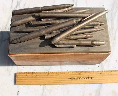 Ernest Hemingway Pencil Pen Oak Box for Writers Author Bronze Tone - 第 7/17 張圖片