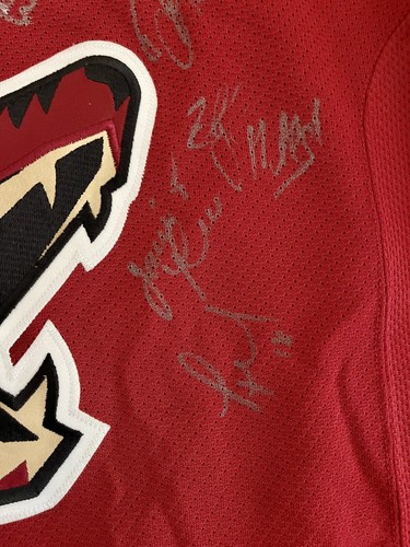 Phoenix Coyotes Reebok Authentic On-ice Team Signed Autographed NHL Jersey Sz 56 - Picture 5 of 10