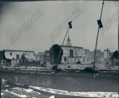 1934 Chicago Illinois Destroyed Rail Cars & Buildings At Stockyards Press Photo - Picture 1 of 2