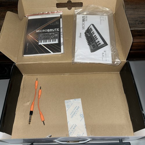 Arturia Microbrute Analog Synthesizer Keyboard w/ original box and PSU - Picture 2 of 8