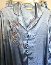 Whispers Lounge Pajama Set Pale Blue with floral Embroidery Size Large A621