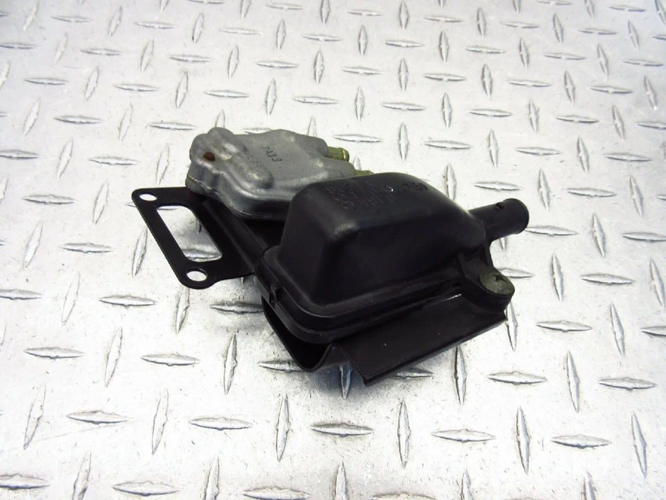 1997 97-00 Suzuki Bandit 1200 GSF1200S OEM Air Valve Assembly Bracket Mount - Image 3 of 4
