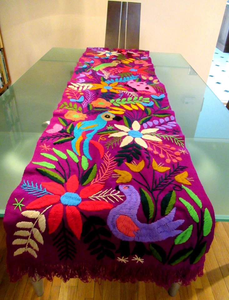 MEXICAN MAYA HAND MADE TABLE RUNNER WOOL HAND EMBROIDERY BIRDS;  from CHIAPAS - Image 2 of 4