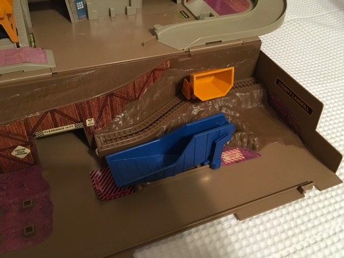 VTG 1979 Mattel Hot Wheels Construction Site Sto & Go Play Set crane works ! - Picture 9 of 16