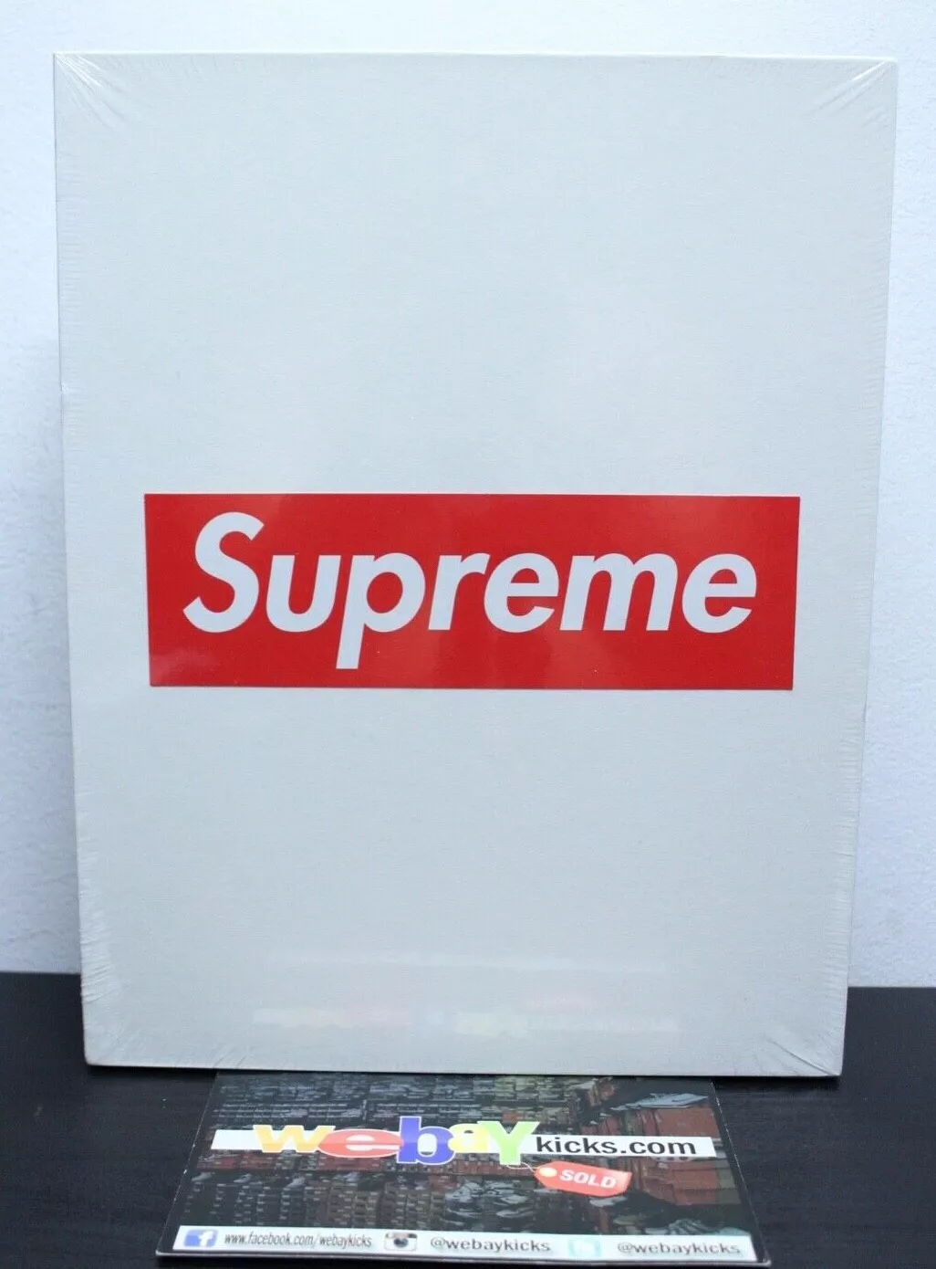 Autocollant logo Supreme New York Phaidon Book Volume 2 affiche et boîte AW21 flambant neuf