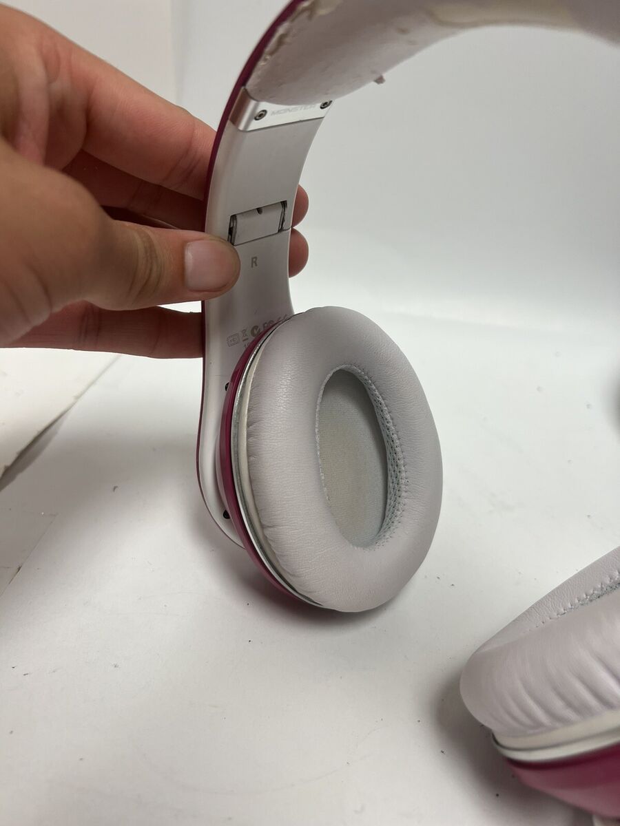 Beats Studio (1st Generation) Wired Headphones with Case Beats Studio (1st Generation) Wired Headphones with Case