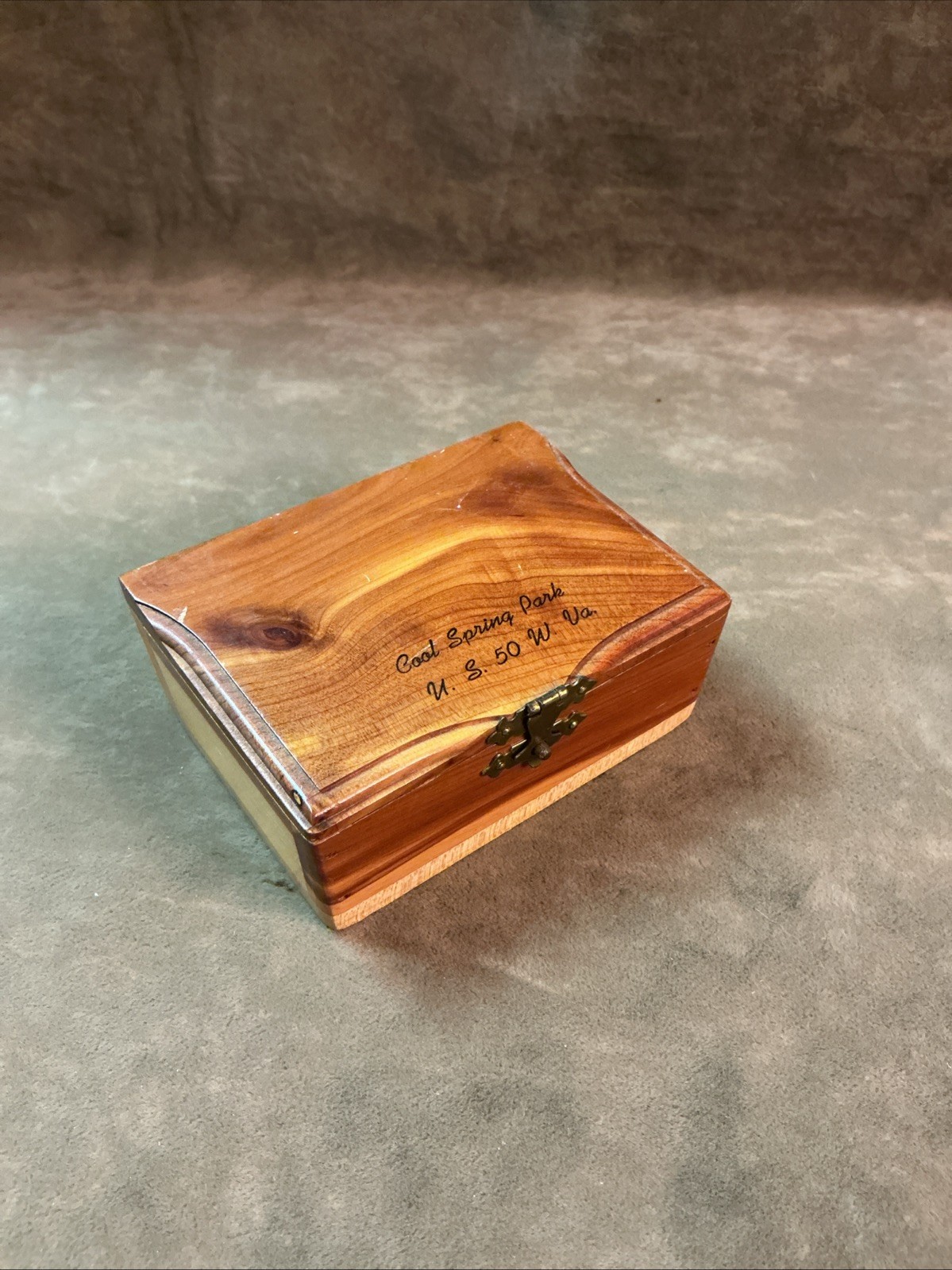 Sm cedar wood handmade trinket box souvenir cool spring park US 50 W. Virginia