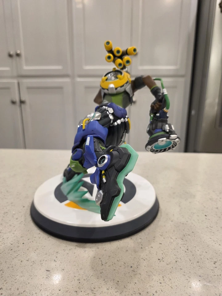 暴雪娱乐守望先锋卢西奥雕像 — 第 4/4 张图片