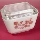Vintage 501 Pyrex Pink Gooseberry Refrigerator Dish with Lid 1 1/2 Cup READ