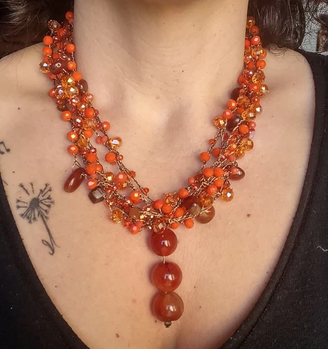 COLLANA Con Cristalli E Pietre Dure Arancio Fatta A Mano All'uncinetto - Foto 1 di 2