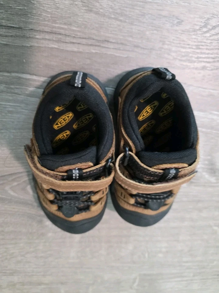 Keen Kids Newport Unisex Zapato Talla 8 Impermeable Senderismo Sandalia Marrón Negro Foto 3 de 4