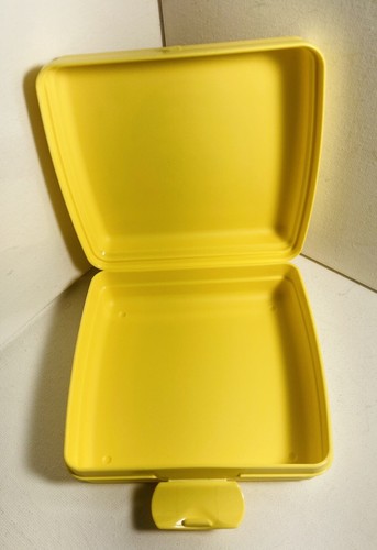 SpongeBob SquarePants Tupperware Sandwich Keeper Storage Container - Picture 3 of 6