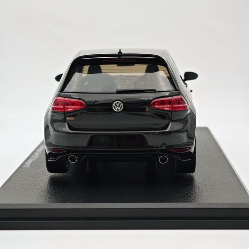 1/18 DNA Collectibles Volkswagen Golf GTI VII Clubsport s 2017 Black Resin Car - Picture 5 of 9