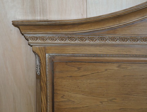 LIMED OAK SUPER KING SIZE HEADBOARD WITH PRINCE CHARLES FLUR DE LIS FEATHERS - Picture 4 of 12