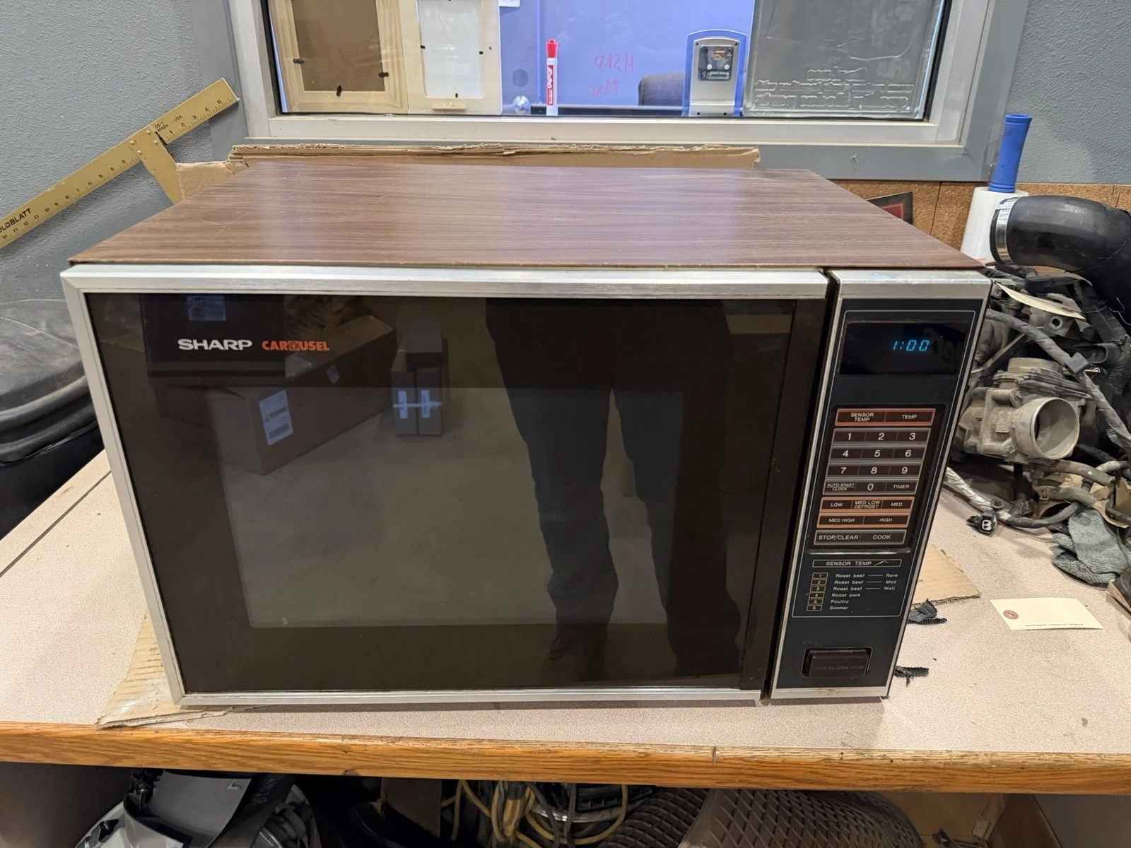 1983 Sharp Carousel VINTAGE Microwave MODEL NO. r-9440 Everything works.
Opens in a new window or ta