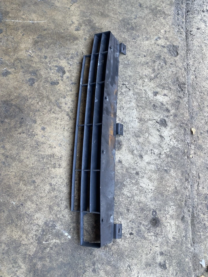 Parrilla de parachoques inferior central delantera Jaguar XJS 1994-96 BEC14958 OEM Foto 2 de 4