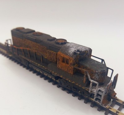 Spur N Spur verlassener ausgedienter Güterzug Diesellok Modelleisenbahn