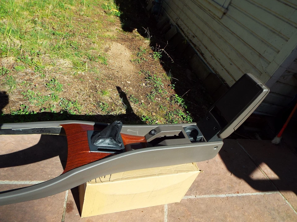 Cadillac Catera 2001 consola de piso central. Sin palanca de cambios. Usado. Foto 3 de 4