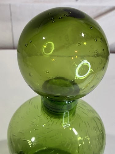 Vintage MCM Avocado Green Glass Decanter Hand Blown Bubbles Bulbous Stopper 10" - Picture 12 of 13