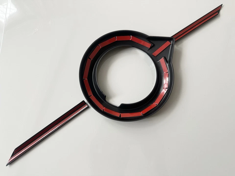 FUNDA PLACA PARRILLA DELANTERA NEGRA BRILLANTE PARA VOLVO S90 V90 2016-2022 DECROMA - Imagen 3 de 4