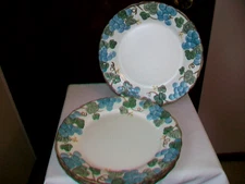4 VINTAGE METLOX POPPYTRAIL SCULPTURED GRAPE DINNER PLATE 10 1/2"  EXCELLENT