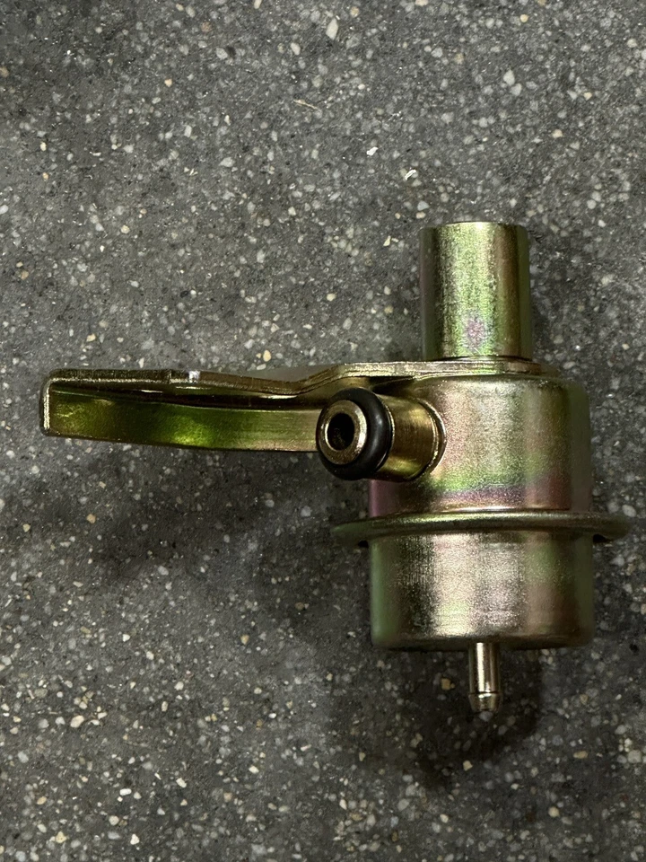 Wells Vehicle Electronics Fuel Injection Pressure Regulator For Jeep - Image 2 of 4