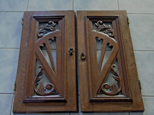 Paire de portes anciennes de meuble. Décor ajouré rinceaux, pendeloques