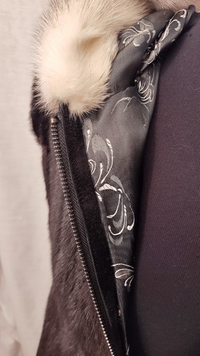 MEN`S BLACK AND CROSS MINK VEST WITH HOOD - Picture 5 of 6