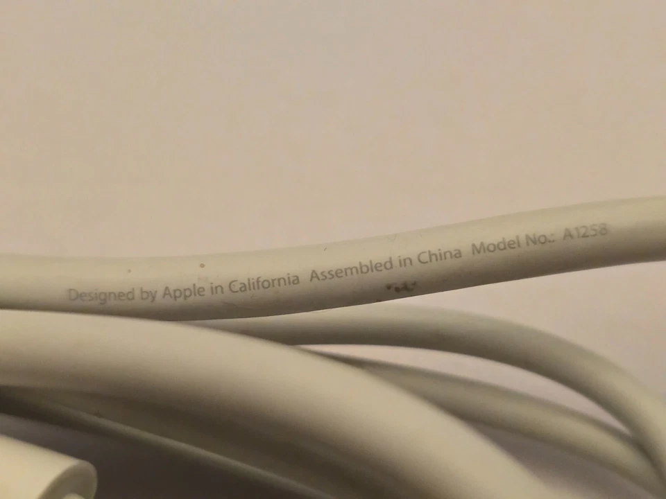 APPLE IPOD AV CABLE ADAPTER GENUINE OFFICIAL COMPOSITE TV LEAD A1258 30 PIN DOCK - Image 2 of 3