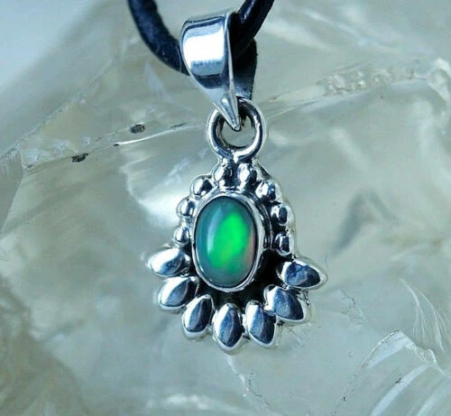 Collane e pendagli di lusso con gemme di pietra principale opale opale