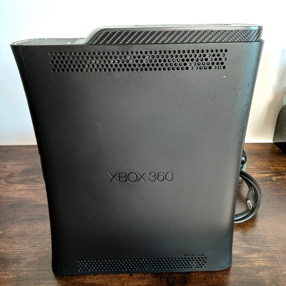 Console Xbox 360 Elite - 120GB Nera - 2 Giochi - Cavetteria - 1 Controller - Immagine 3 di 4