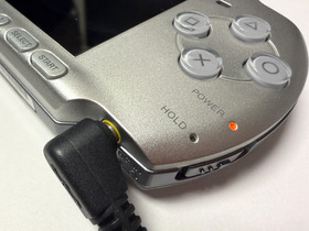Sony PSP 3000 Mystic Silver Handheld Console -Memory Card, Charger + New Battery