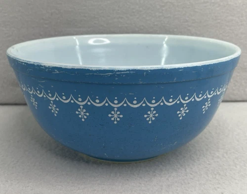 Vintage Pyrex Blue Snowflake Garland 1.5 Pint Mixing Bowl # 401