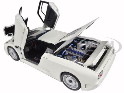 オートアートブガッティ　EB 110 GT ホワイト1:18 1/18 AUTOart Signature Bugatti EB110 GT White Car Model