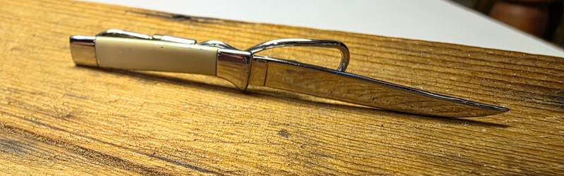 VINTAGE MINIATURE FOLDING KNIFE FIGURAL MENS TIE CLIP