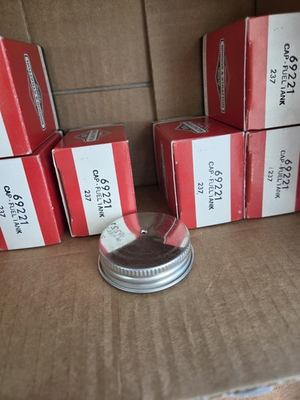 #ad Box Of Original Briggs And Stratton Gss Caps Nos $25.00