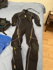 ScubaPro 3m wetsuit men xxxl - used in good condition no rips or tears