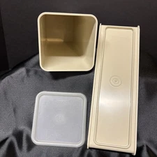 Vintage Tupperware Cheese Cracker Keeper 1687-1 USA w/ lid and tray