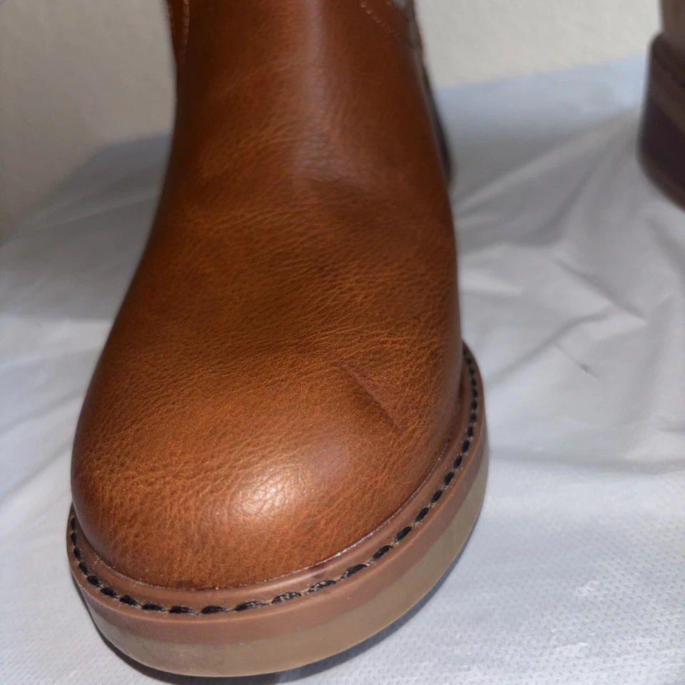 "Bota de media pantorrilla estilo suéter caja amarilla cuero vegano marrón talla 8,5 tacón de 1""" Foto 2 de 4