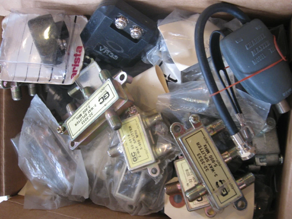 HUGE LOT of TV Antenna Parts Combiner 3-Way 4-Way Splitter Channel Master    - Image 2 of 4