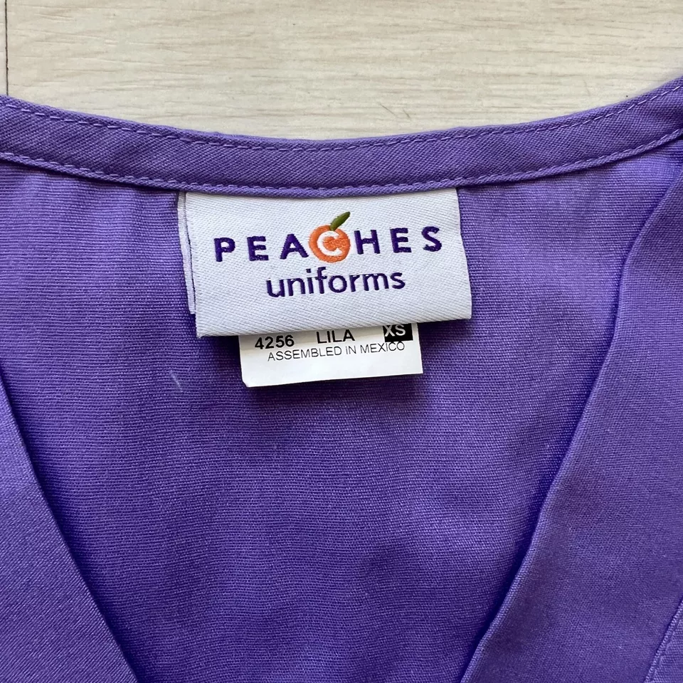 PEACHES Uniforms Womens SCRUB top Sz XS Lilac 4256 -4Patch N Chest Pockets NEW - Image 3 of 4
